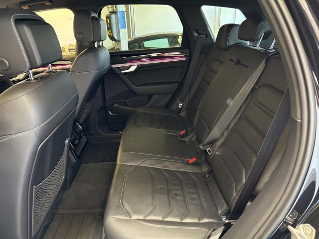 Volkswagen Touareg 3.0 TDI 4M R-Line - Samsaru's Car Outlet