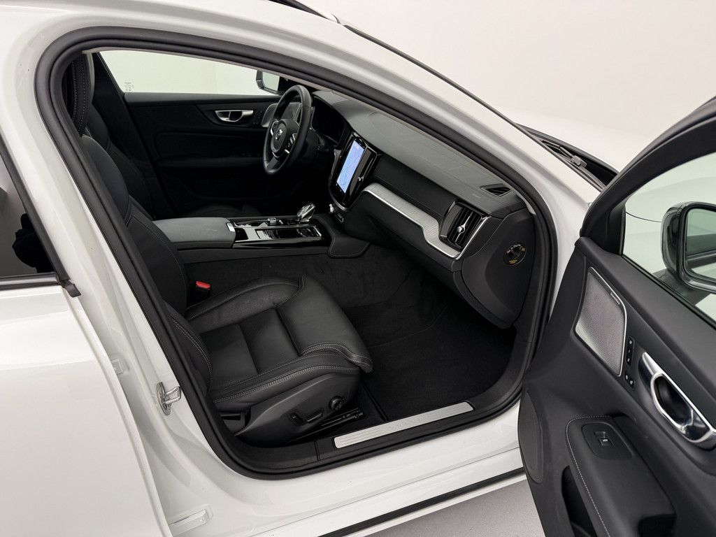 Volvo V60 T6 AWD Ultra Dark Recharge Plug-In Hybrid *A