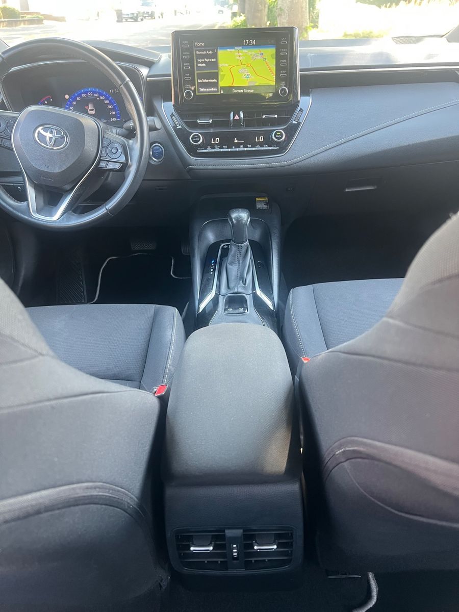 Toyota Corolla Touring Sports Hybrid Dynamic - Samsaru's Car Outlet