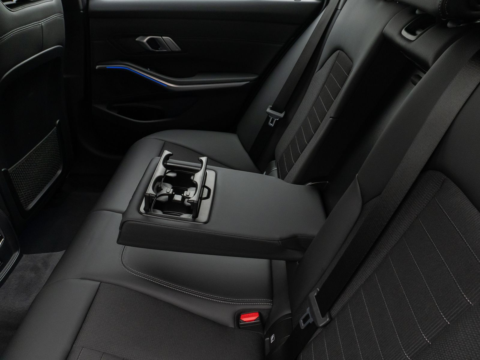 BMW 330i xD SportLine - Samsaru's Car Outlet