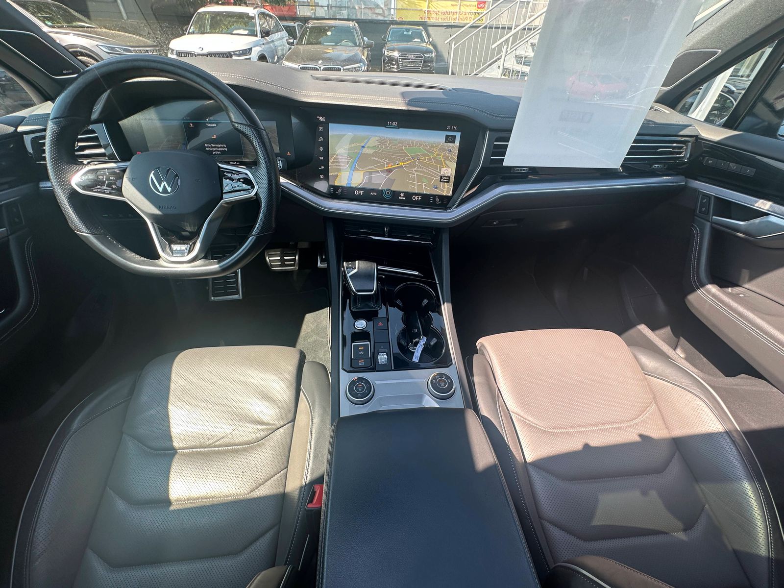Volkswagen Touareg R-Line 3.0 TSI 4MOTION - Samsaru's Car Outlet