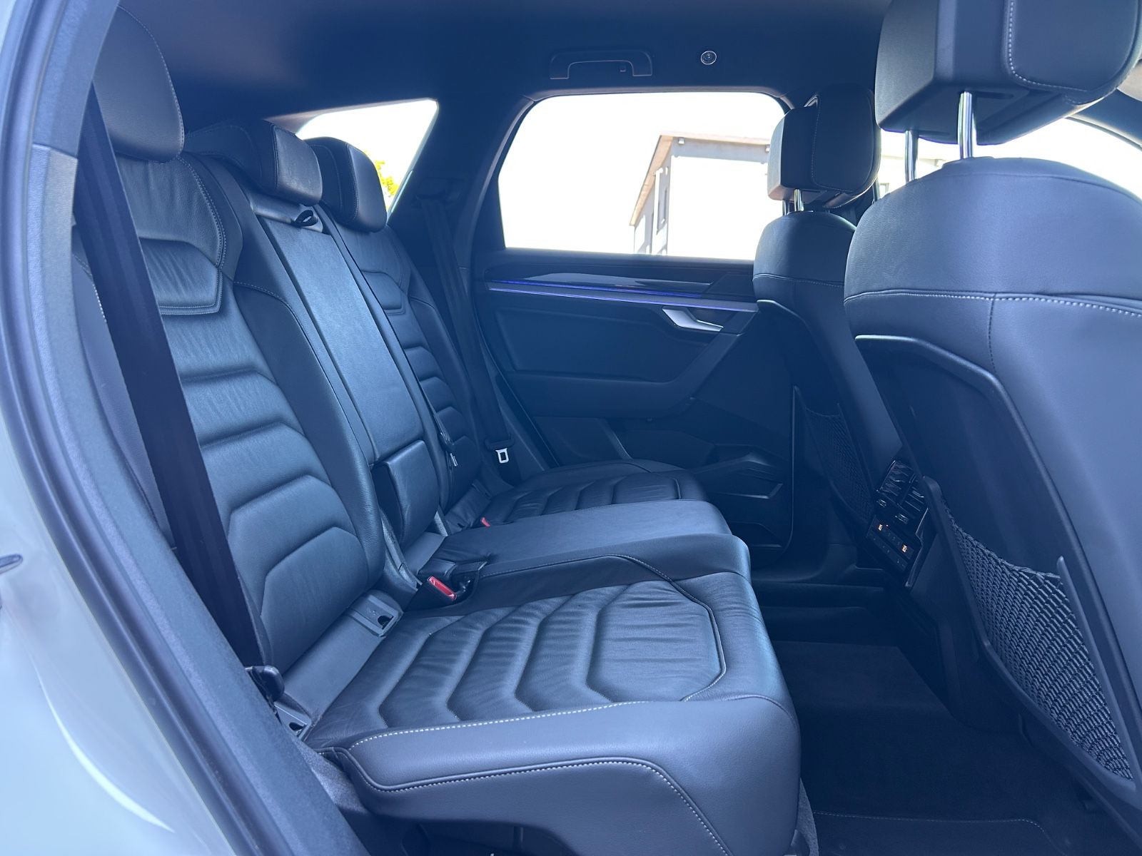 Volkswagen Touareg R-Line 4M - Samsaru's Car Outlet
