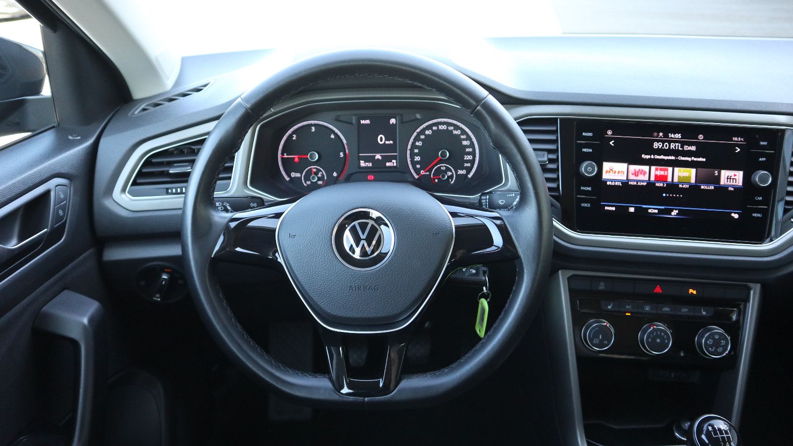 Volkswagen T-Roc Style 2.0 TDI - Samsaru's Car Outlet