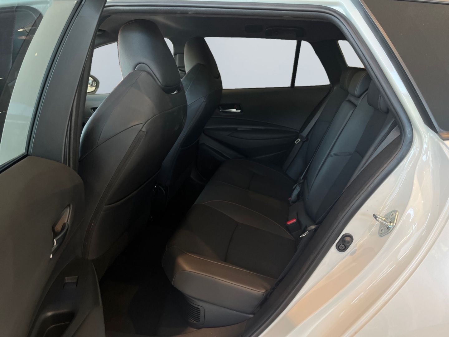 Toyota Corolla 2.0 Hybrid TS GR Sport - Samsaru's Car Outlet