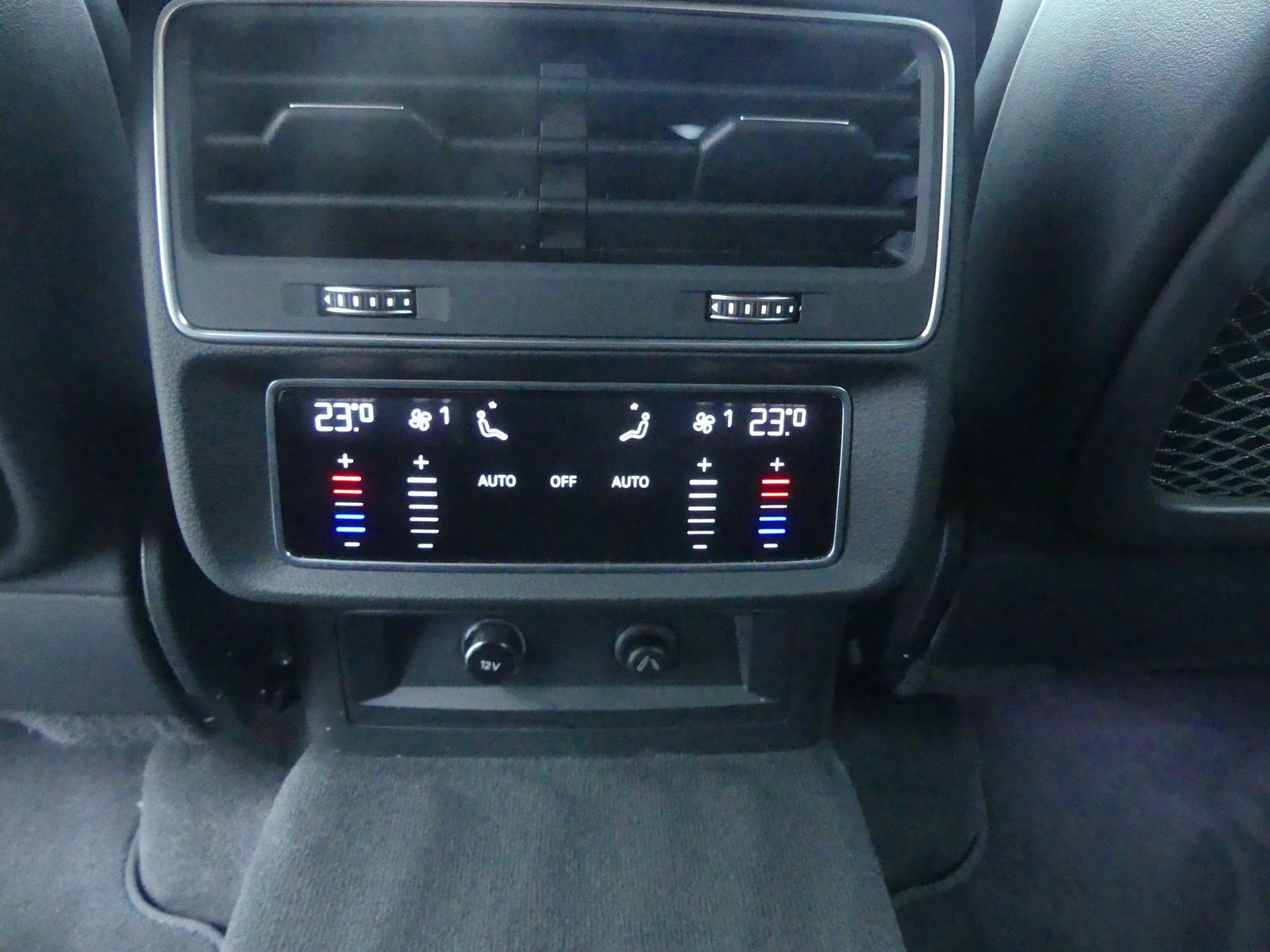 Audi RSQ8 4.0 TFSI Quattro MATRIX/HUD/MASSAGE/23''/NA