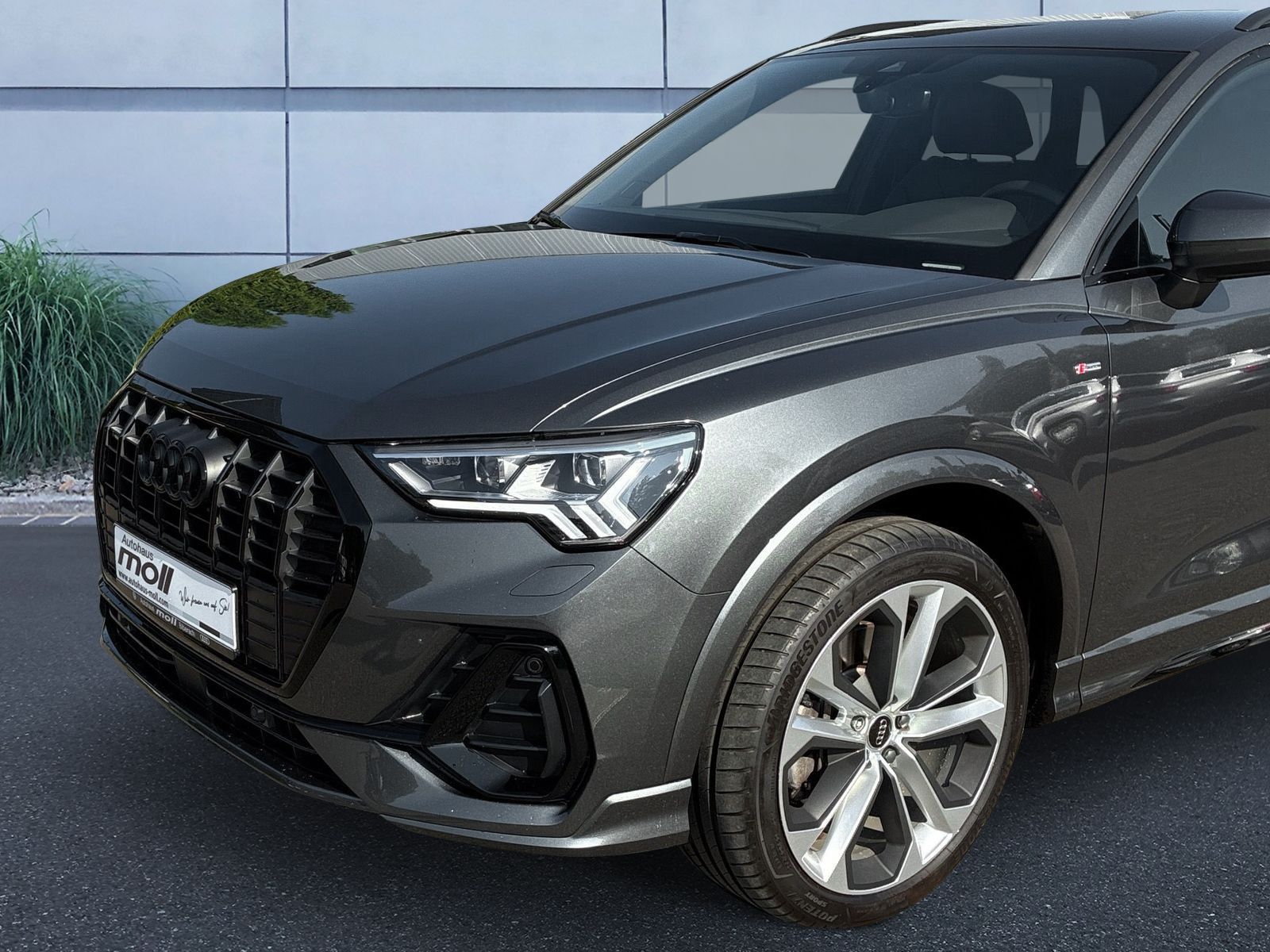Audi Q3 40 TFSI quattro S line - Samsaru's Car Outlet