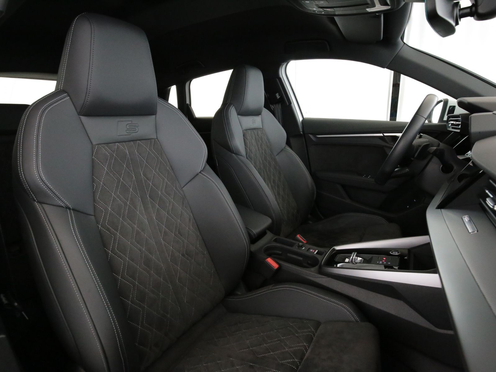 Audi A3 Sportback 40 TFSI e S line - Samsaru's Car Outlet