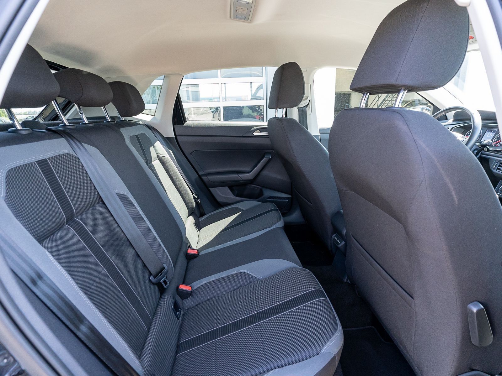 Volkswagen Polo Highline 1,0 TSI DSG - Samsaru's Car Outlet