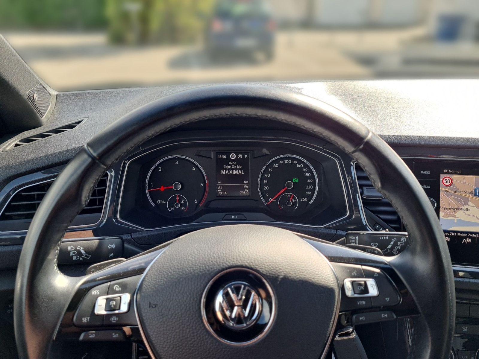 Volkswagen T-Roc 2.0 TDI Sport 4Motion - Samsaru's Car Outlet