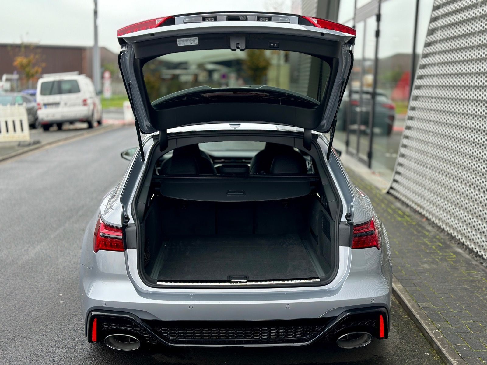 Audi RS 6 Avant KERAMIK*HUP*305KMH*LASER*PANO*B&O*STH