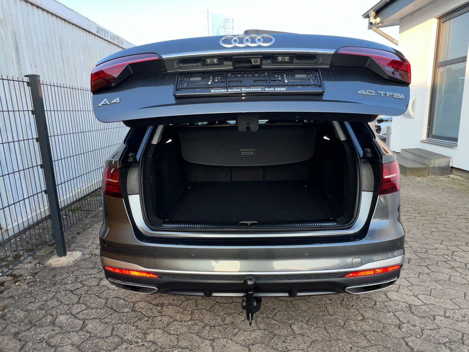 Audi A4 Avant 40 S line - Samsaru's Car Outlet