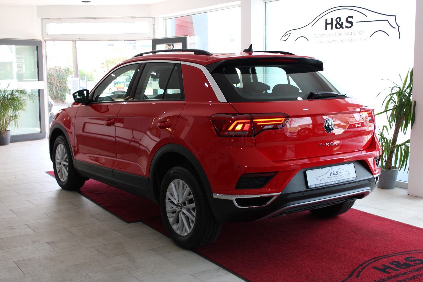 Volkswagen T-Roc 1.5 TSI Style - Samsaru's Car Outlet