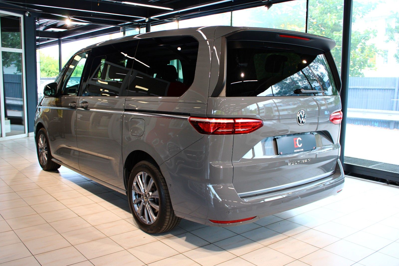 Volkswagen T7 Multivan Style - Samsaru's Car Outlet