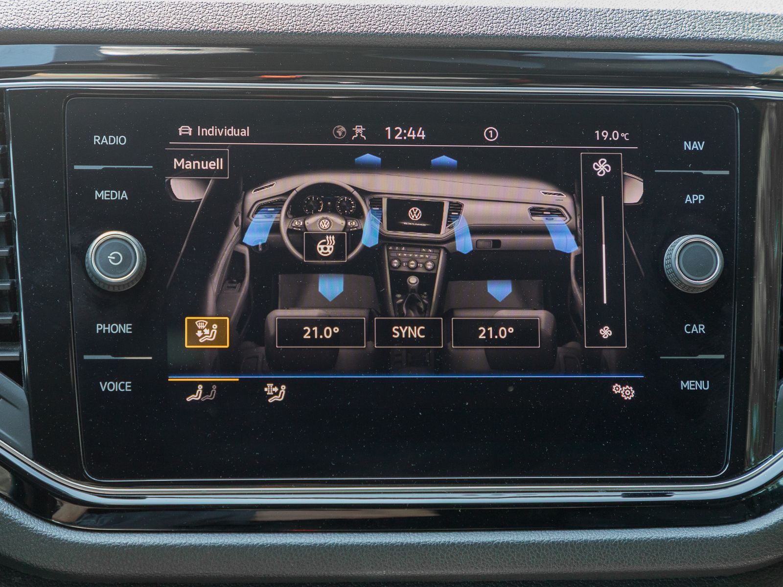 Volkswagen T-Roc 1.5 TSI DSG R-LINE EDITION - Samsaru's Car Outlet
