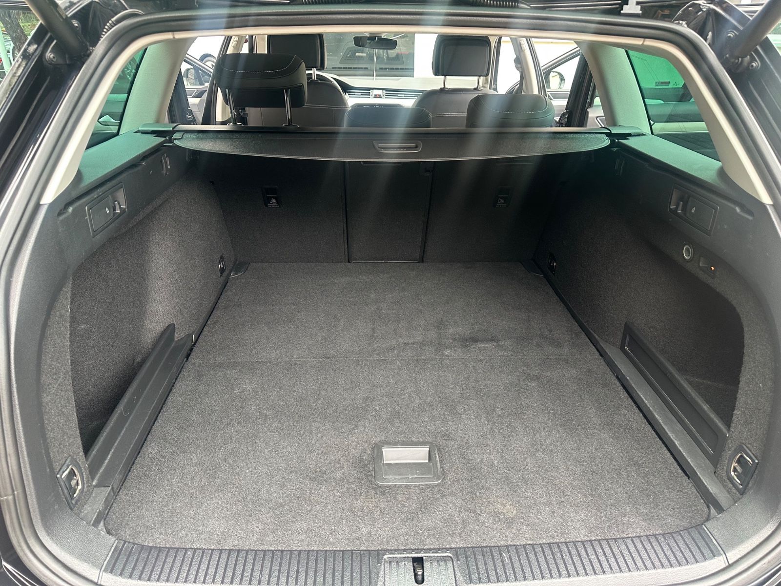 Volkswagen Passat Variant DSG Elegance - Samsaru's Car Outlet