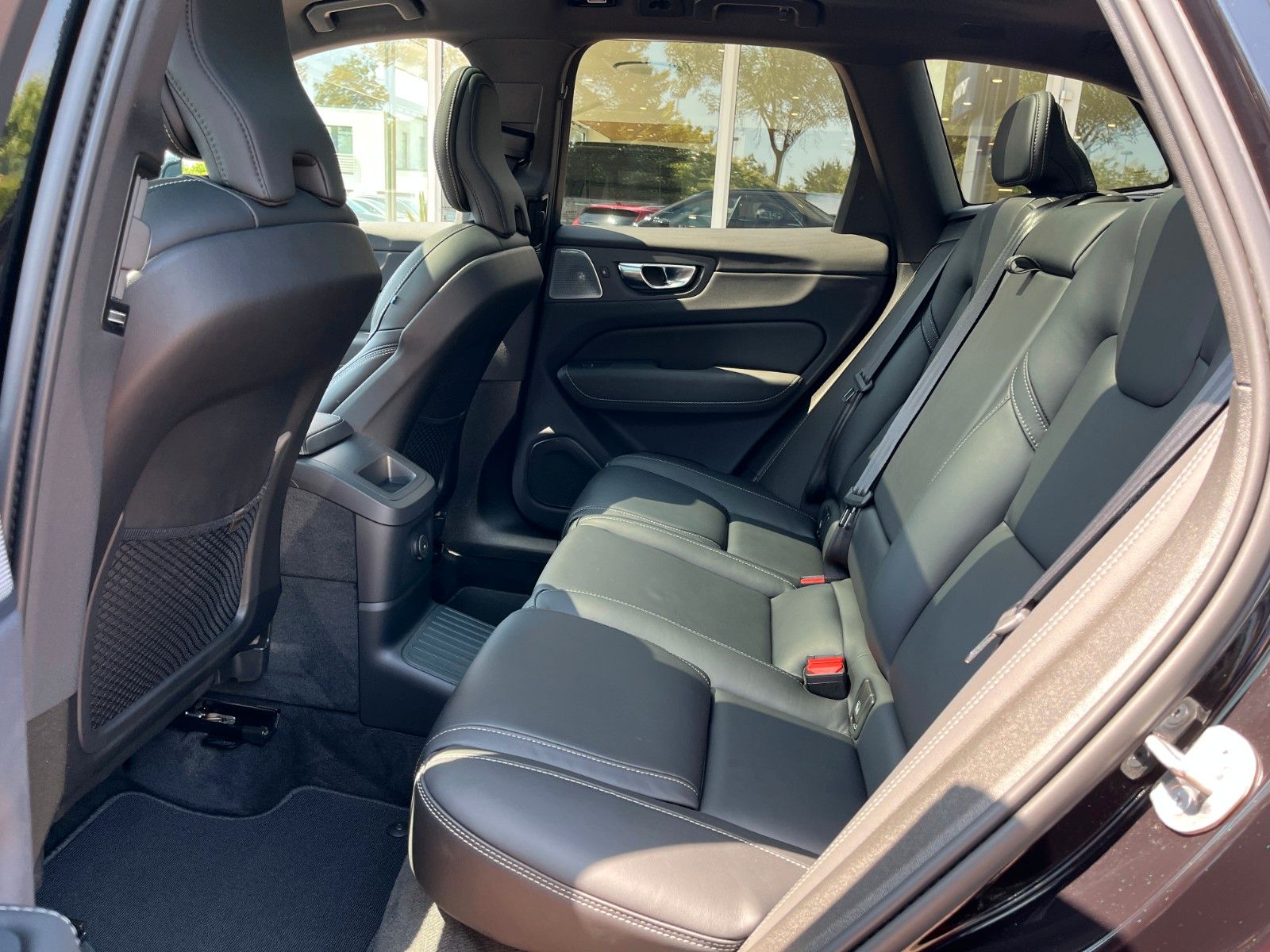 Volvo XC60 T6 Plug-in Hybrid ULTRA BLACK EDITION - Samsaru's Car Outlet