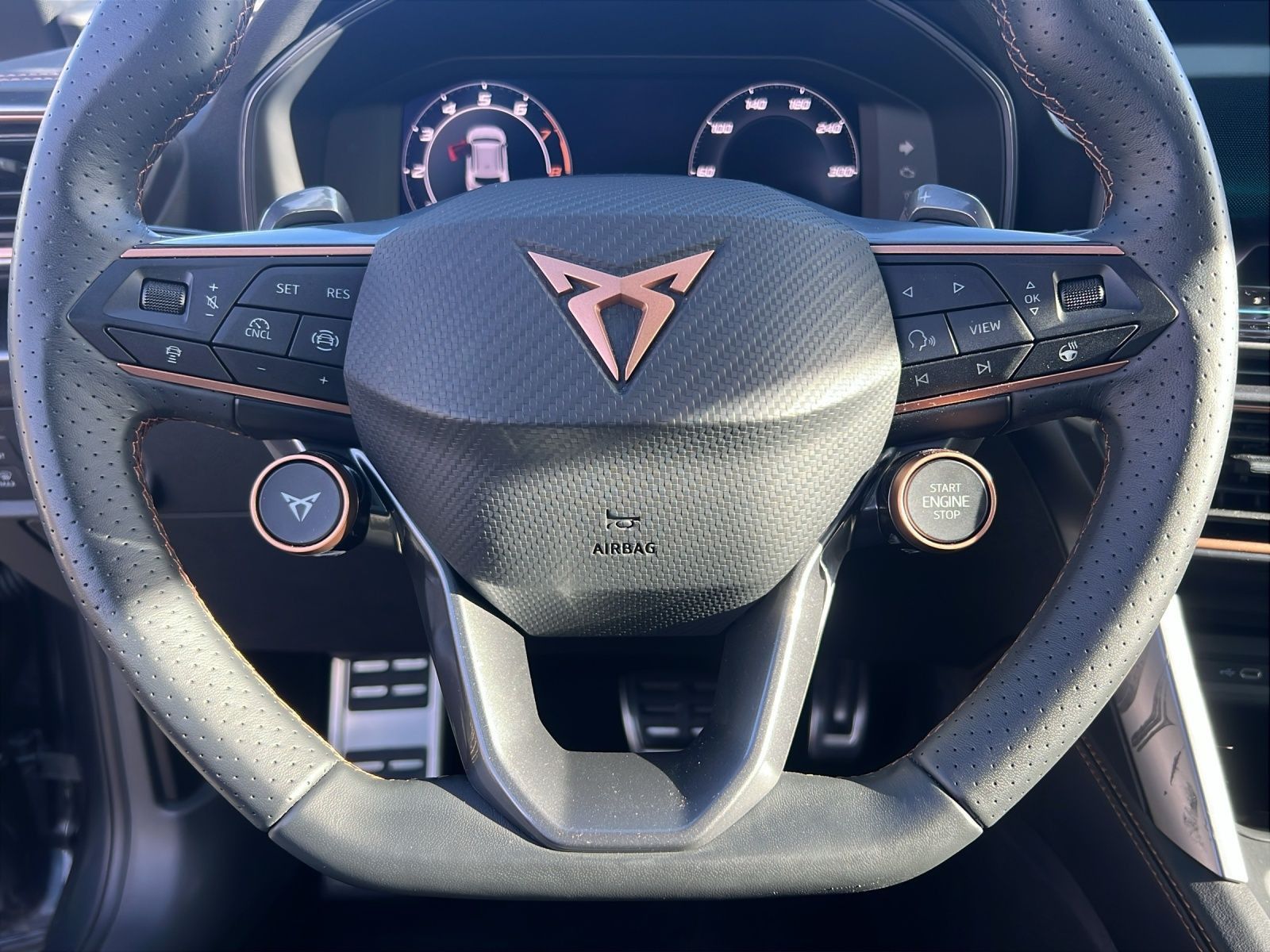 Cupra Formentor VZ 2.0 TSI LM19 PANO AHK SENNHEISER 36