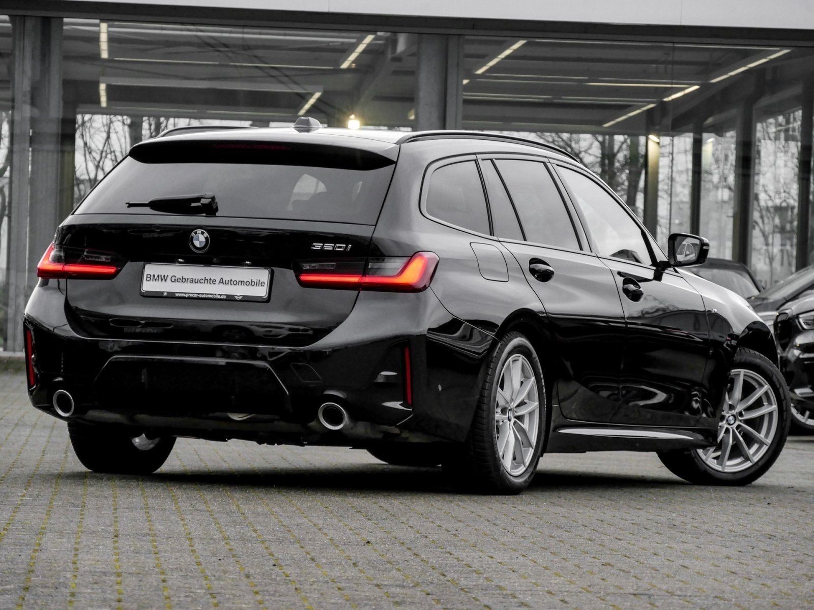 BMW 320i M SPORT + HuD + Pano + AHK + Abstand + SHZ