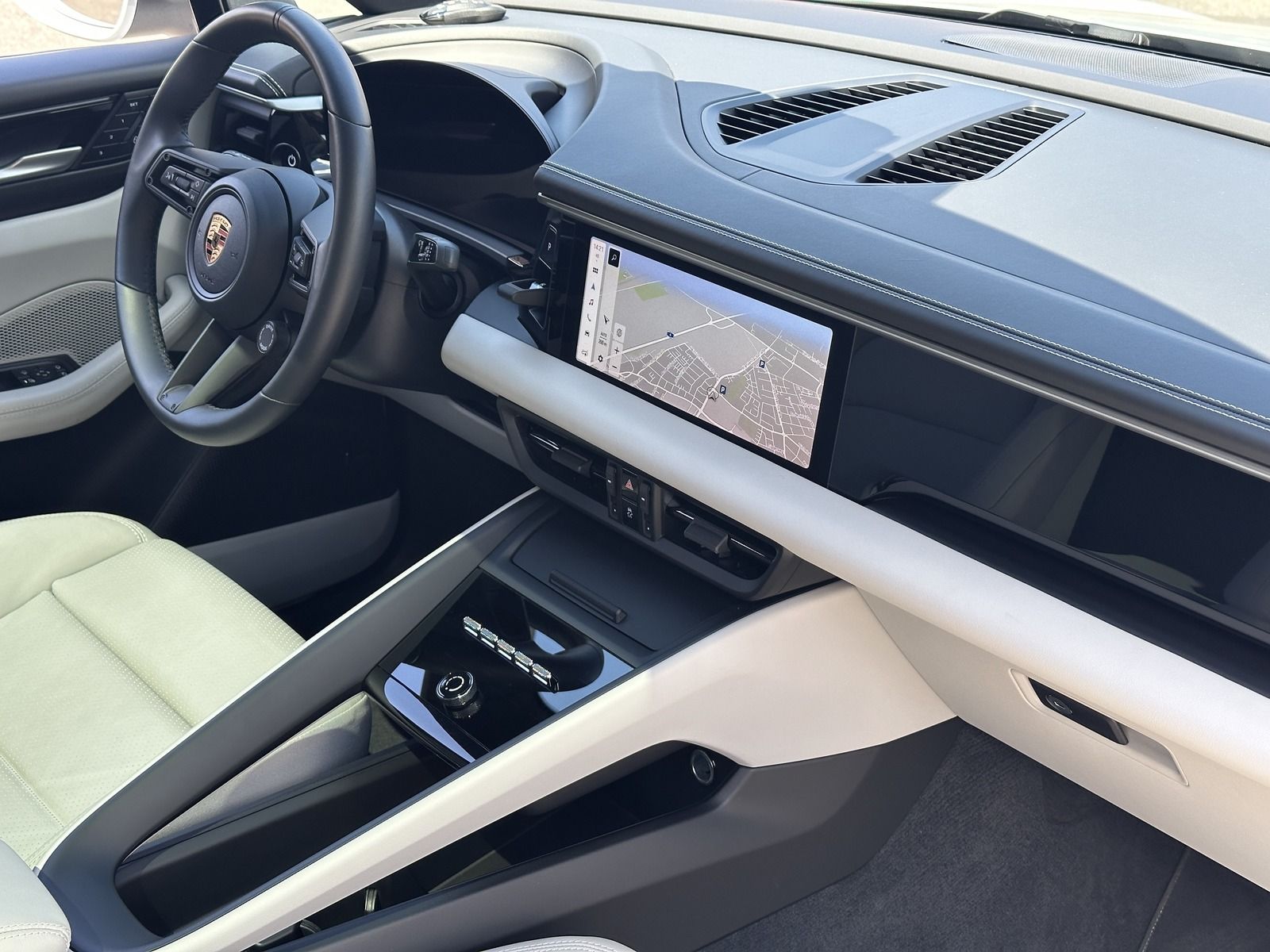 Porsche Macan 4 Exclusive - Samsaru's Car Outlet