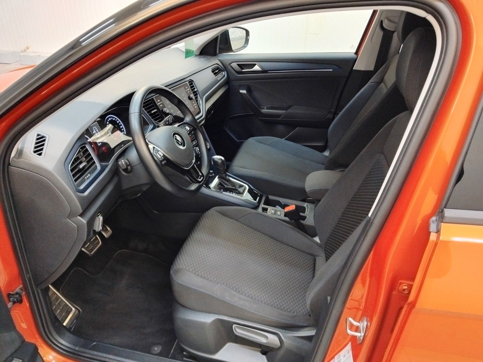 Volkswagen T-Roc 1.5 TSI United - Samsaru's Car Outlet