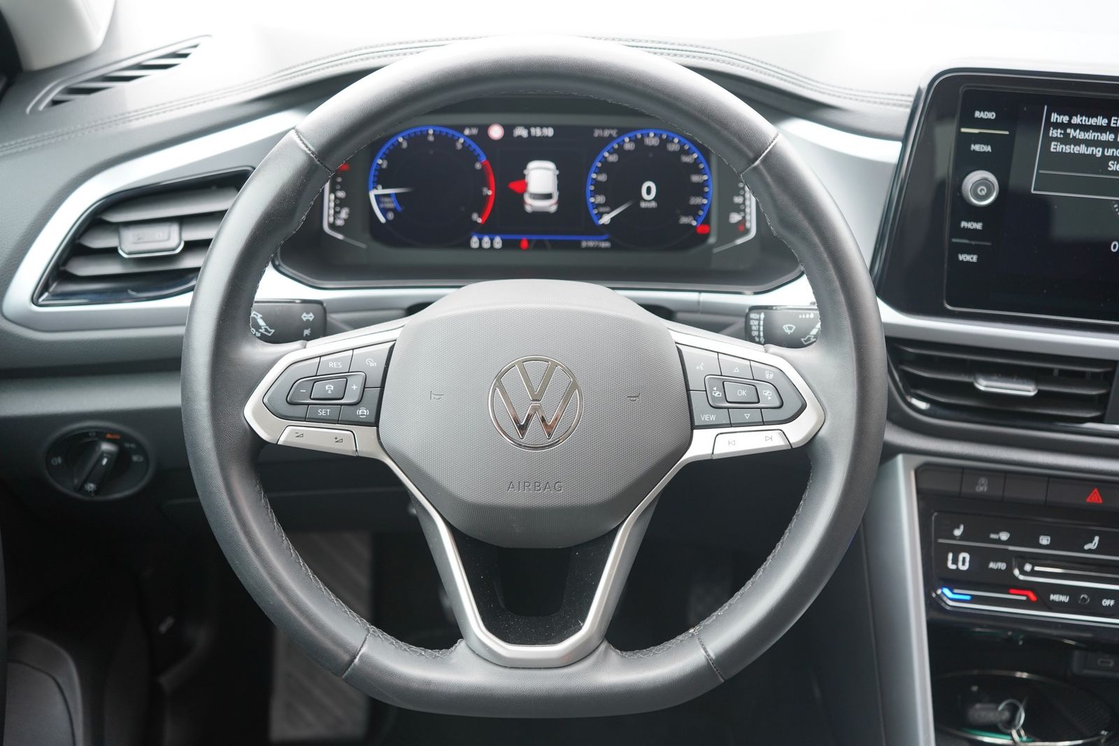 Volkswagen T-Roc 1.0 TSI Life - Samsaru's Car Outlet