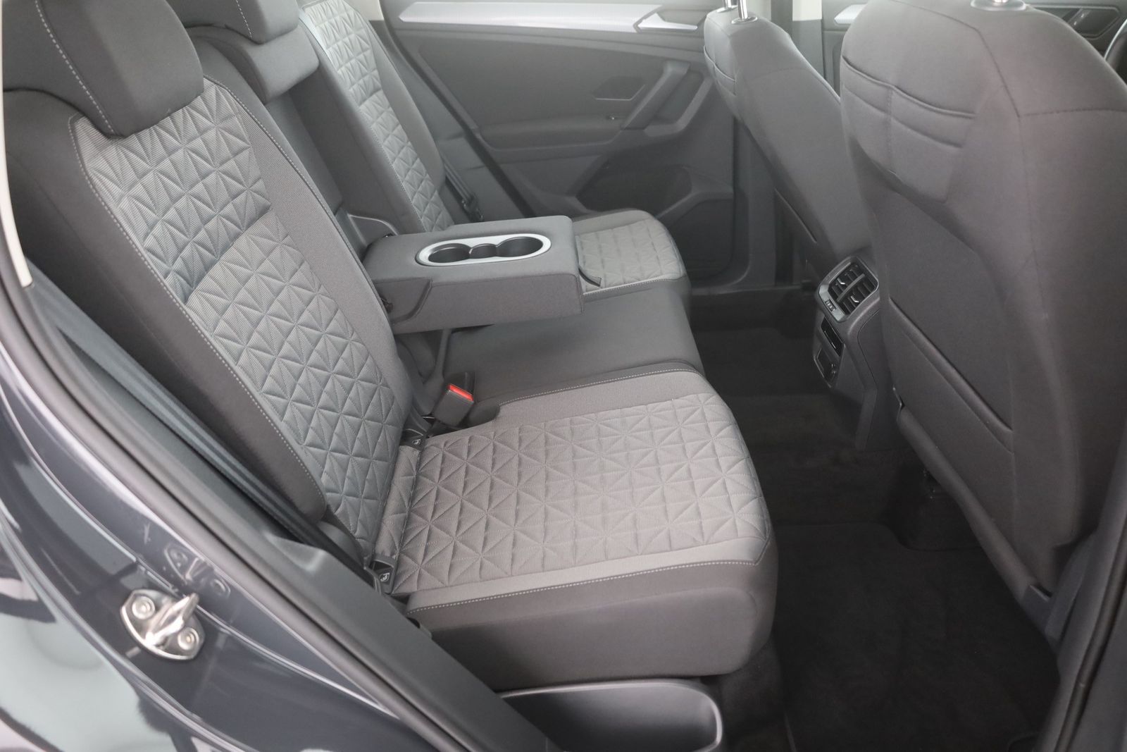 Volkswagen Tiguan 2.0 TSI 4Motion Life - Samsaru's Car Outlet