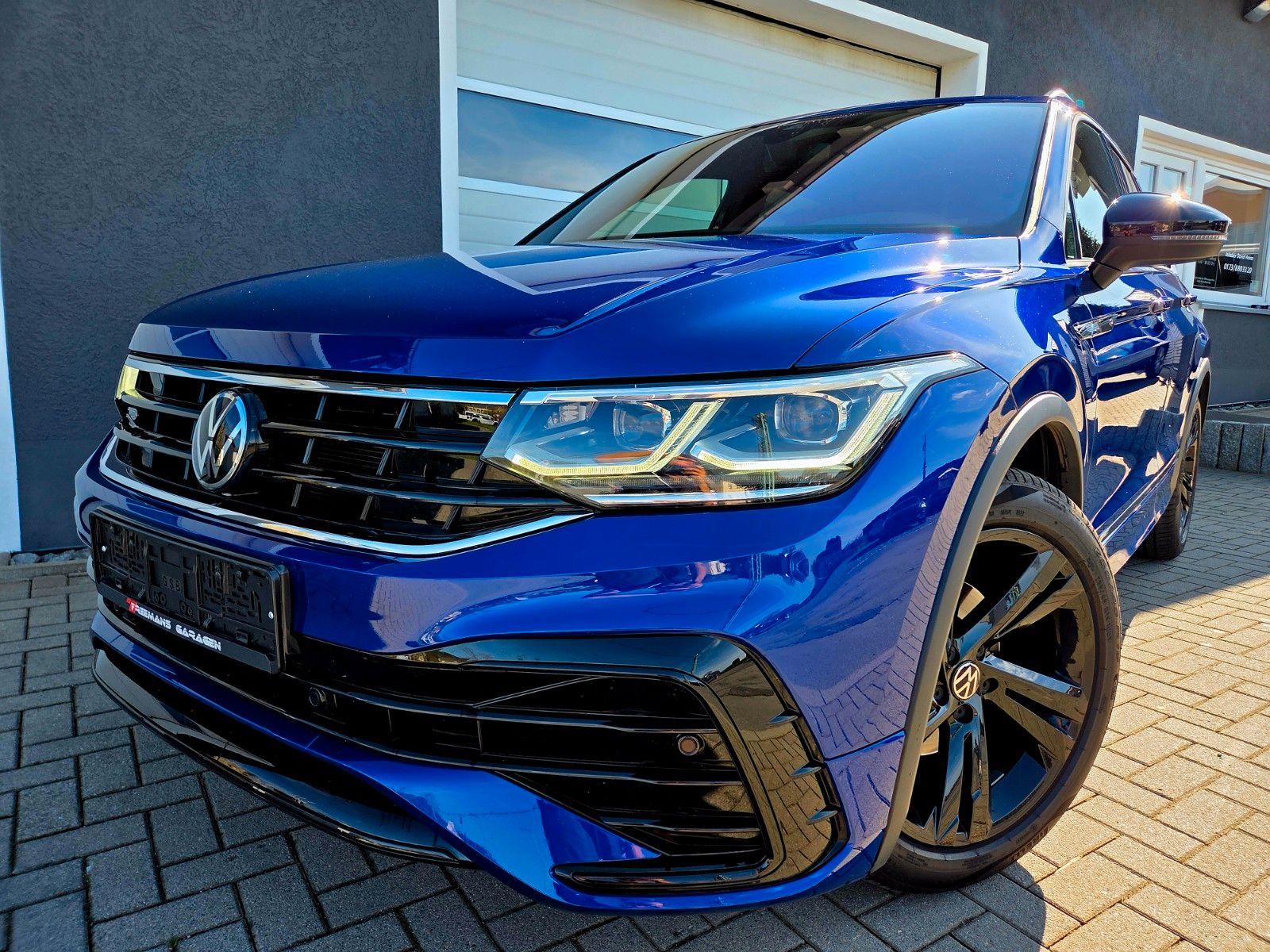 Volkswagen TIGUAN R-LINE Black - Samsaru's Car Outlet