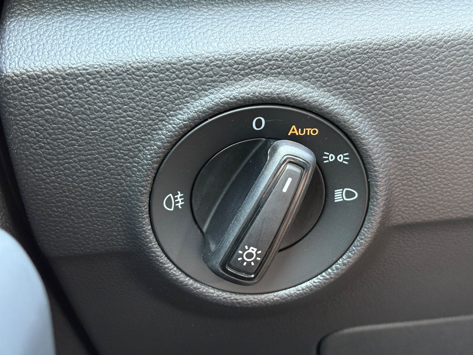 Volkswagen T-Roc - Samsaru's Car Outlet