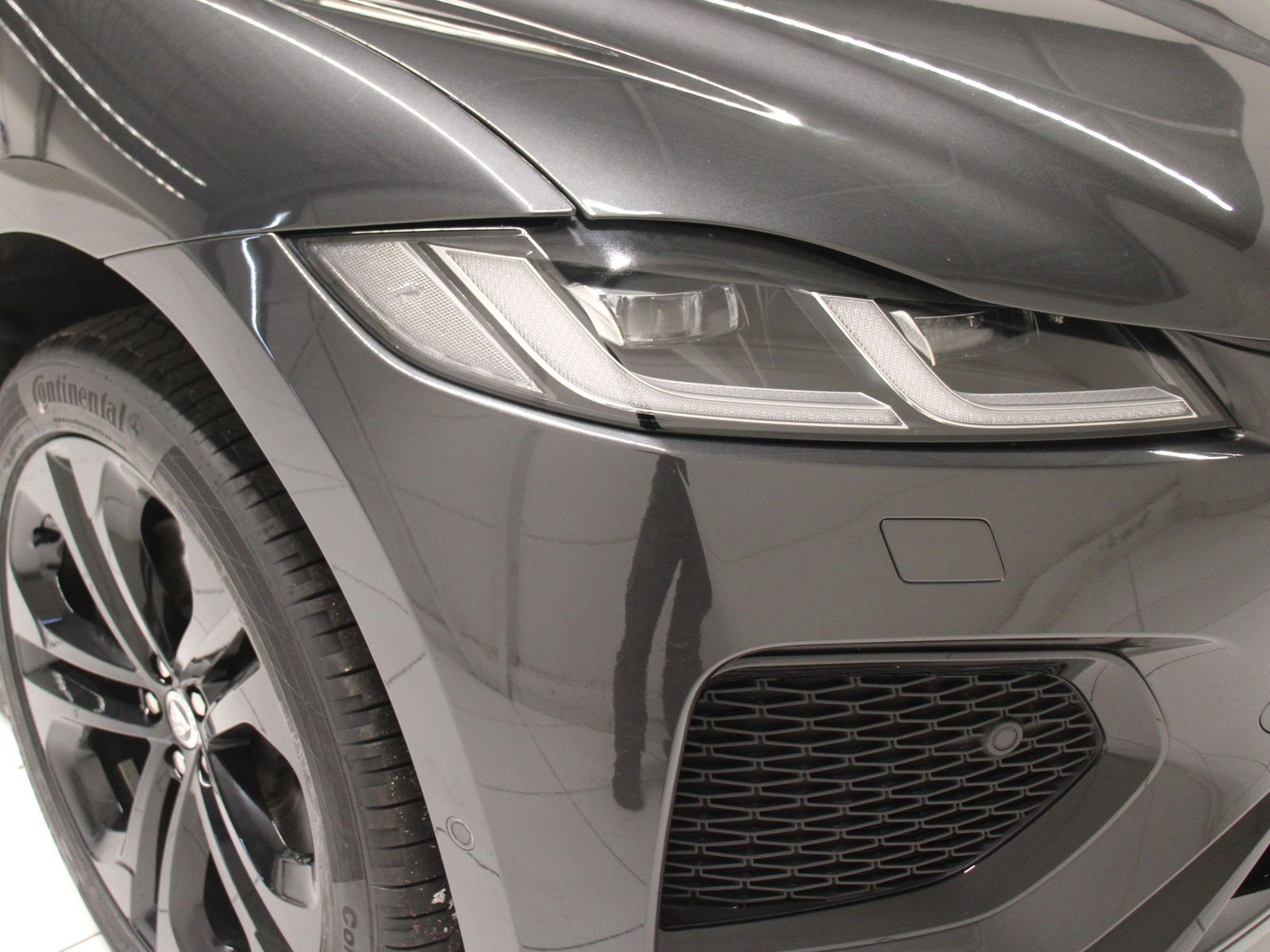 Jaguar F-Pace D300 R-Dynamic HSE AWD inkl. Winterkomple