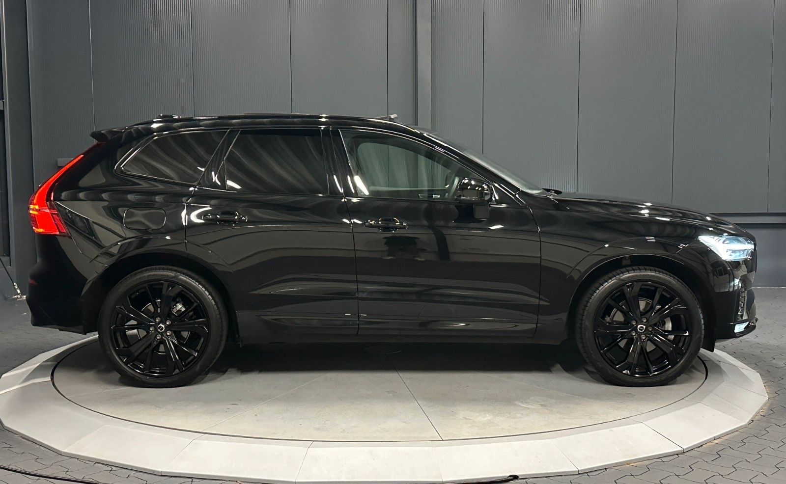 Volvo XC60 Plus Black Edition AWD*21Zoll*PANORAMA*AHK*