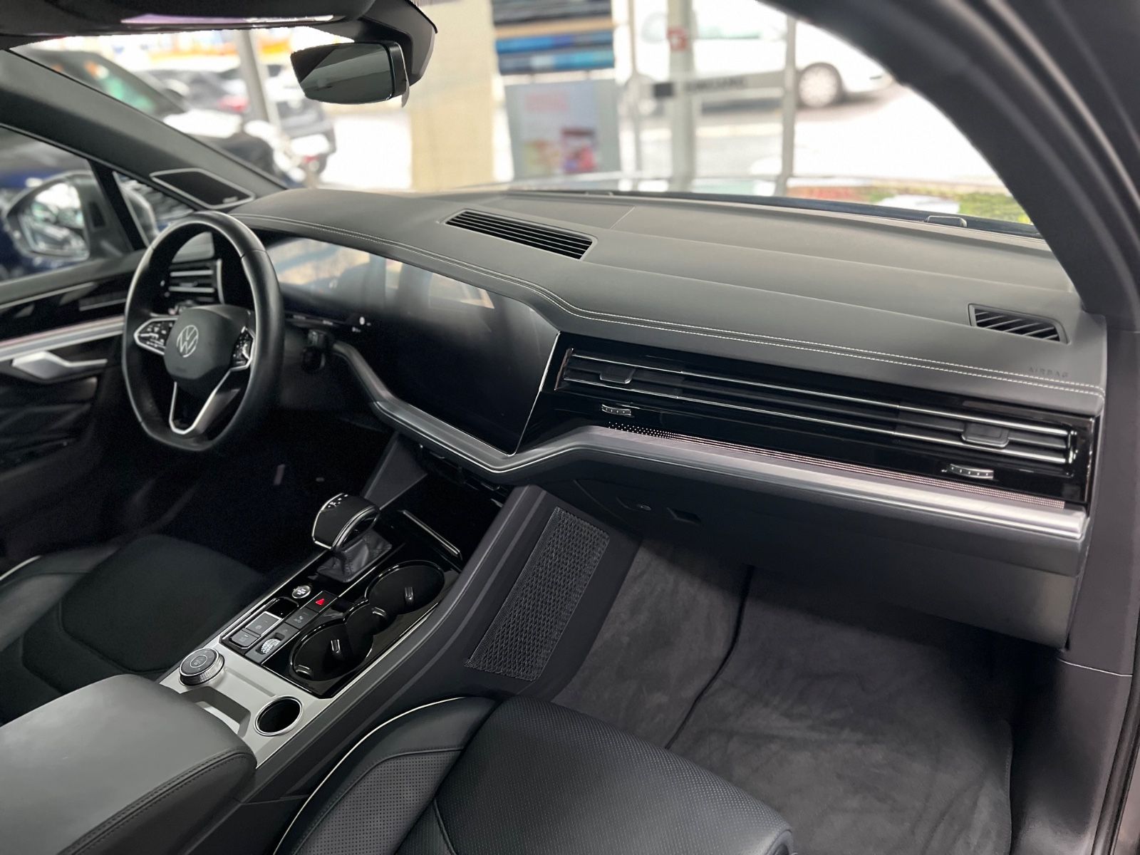 Volkswagen Touareg 3.0 TSI Elegance 4M HuD+VC+MEM+Puglia+19
