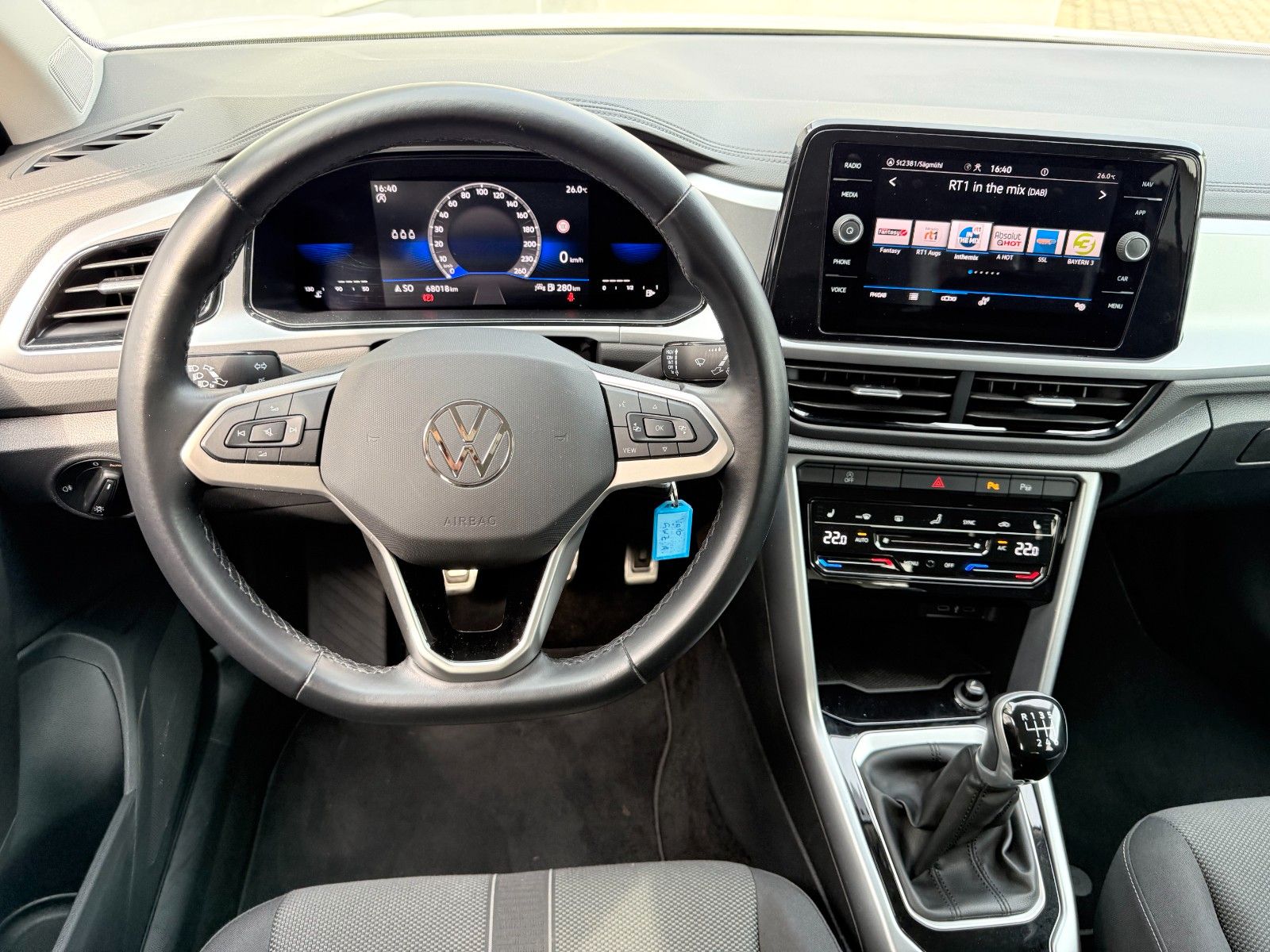 Volkswagen T-Roc Life - Samsaru's Car Outlet