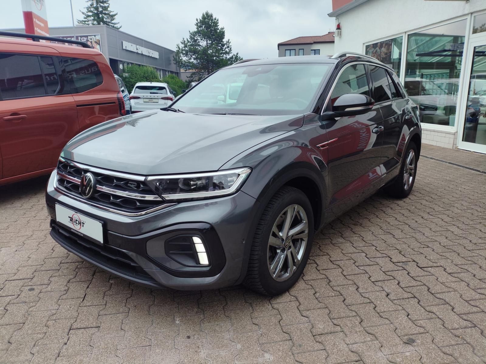 Volkswagen T-Roc 2.0 TDI R-Line - Samsaru's Car Outlet