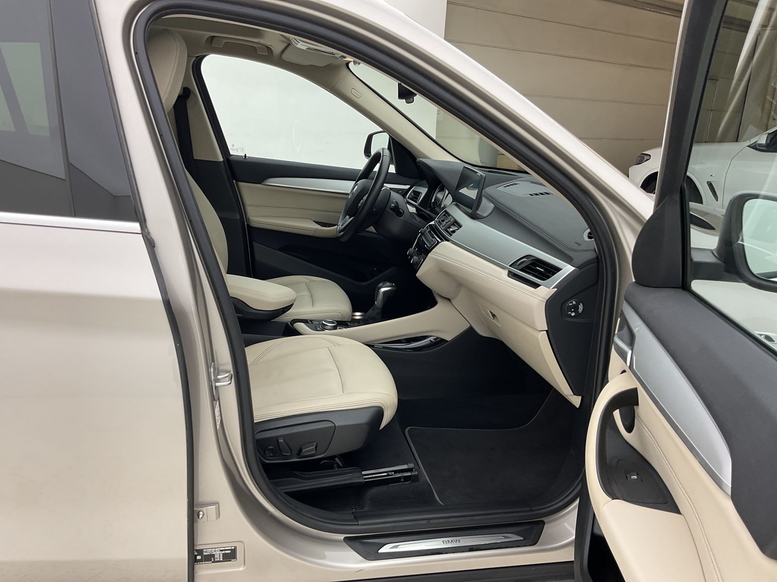 BMW X1 xDrive25e - Samsaru's Car Outlet