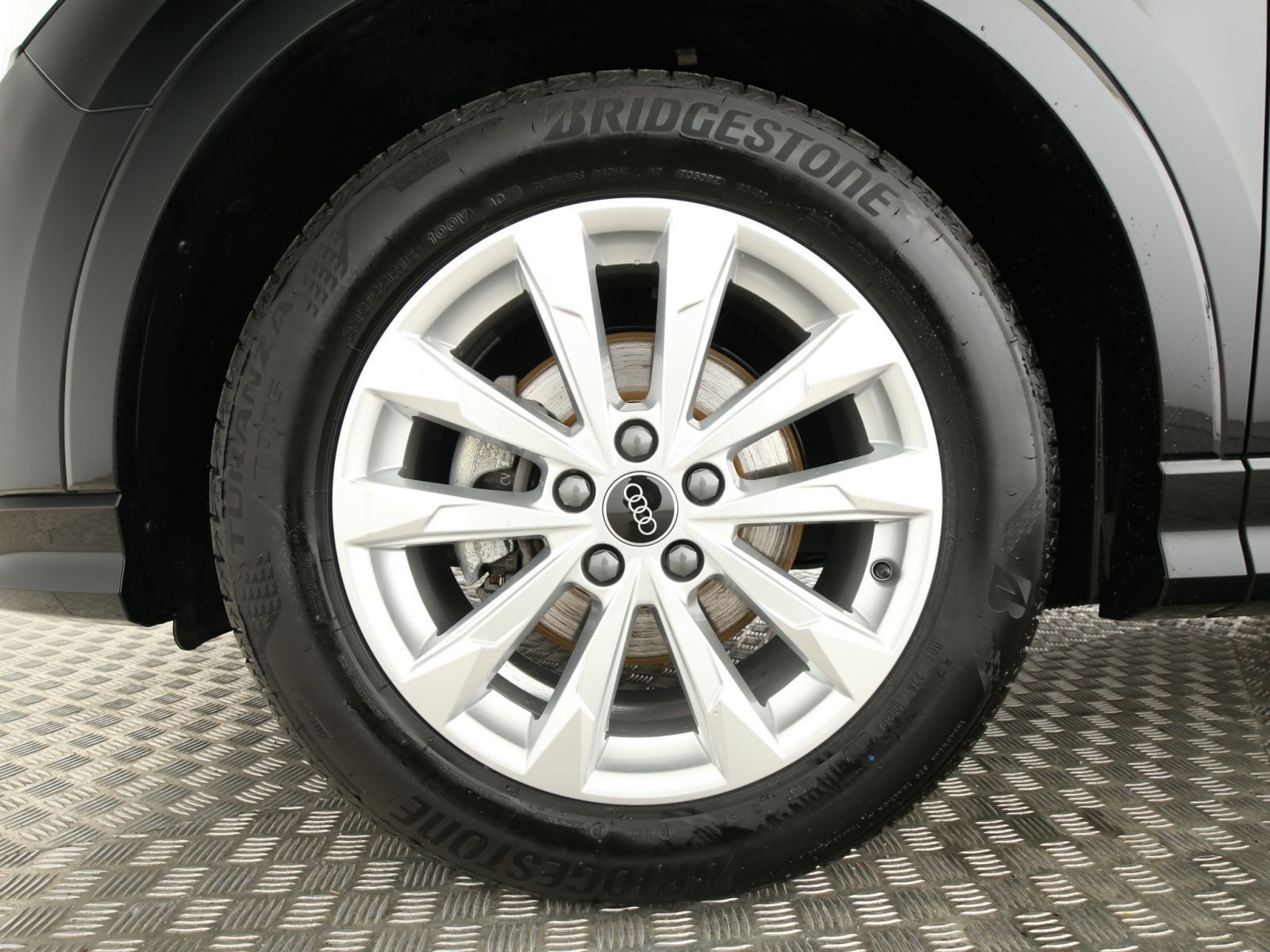 Audi Q3 S line 35 TDI quattro - Samsaru's Car Outlet