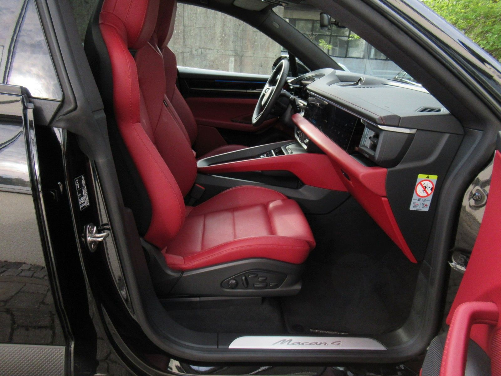 Porsche MACAN 4e - Samsaru's Car Outlet