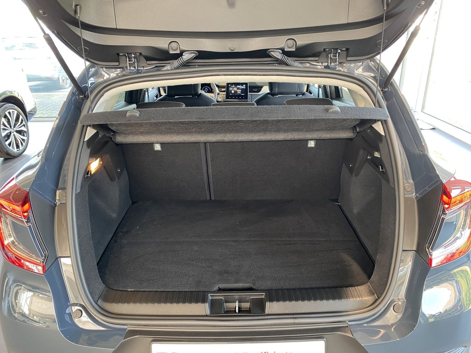 Renault Captur BUSINESS EDITION E-TECH Plug-in - Samsaru's Car Outlet