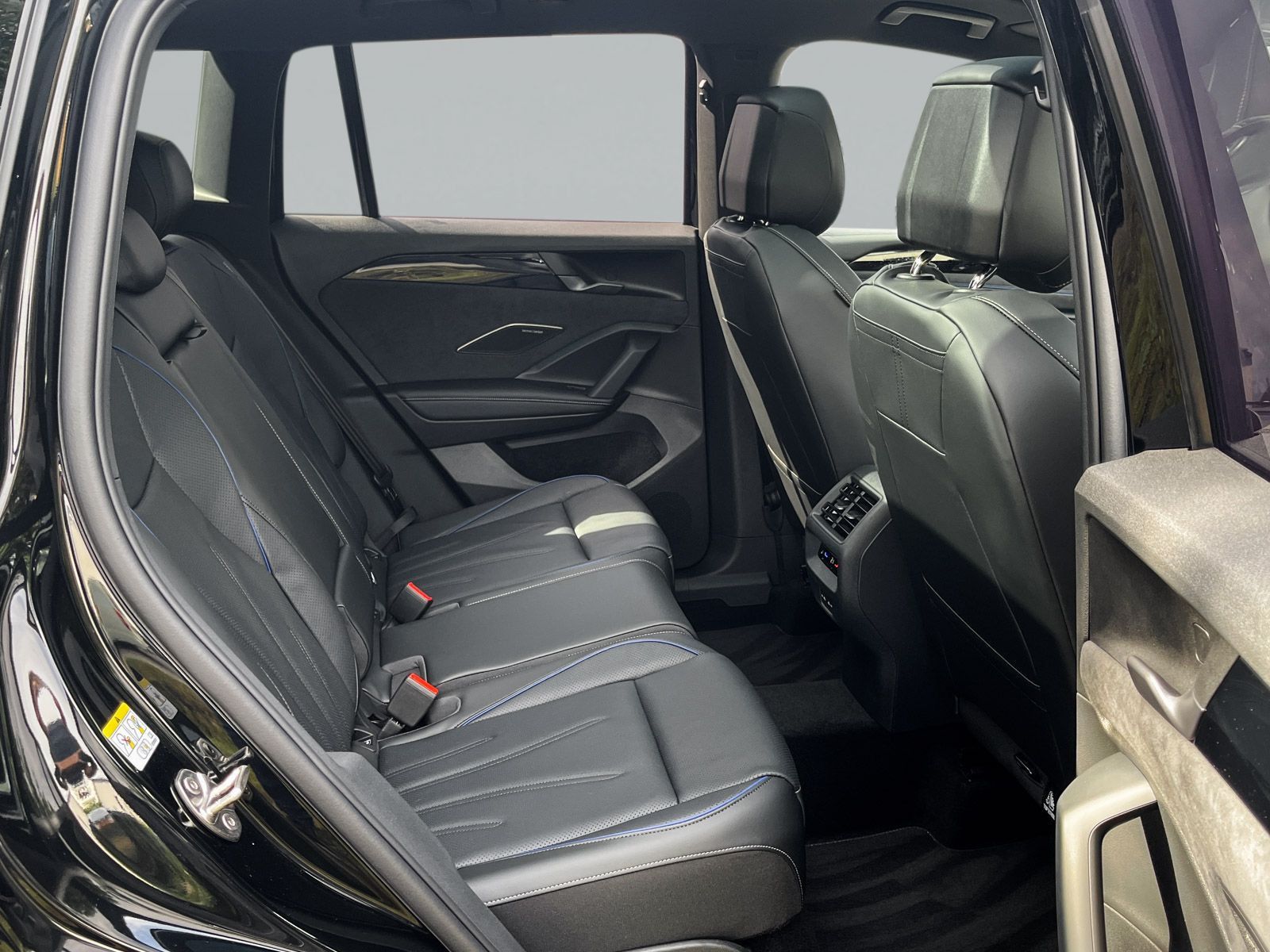 Volkswagen Tiguan 2.0 TSI R-Line 4Mo. DSG Matrix AHK Stdhzg