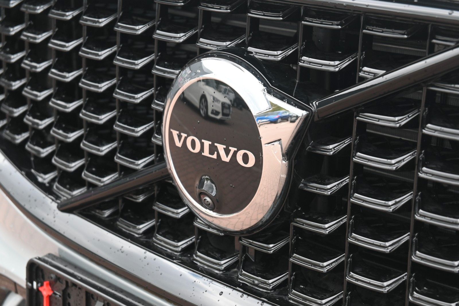 Volvo XC60 B5 Benzin AWD Plus Dark*FSHZG*360°*ACC*AHK