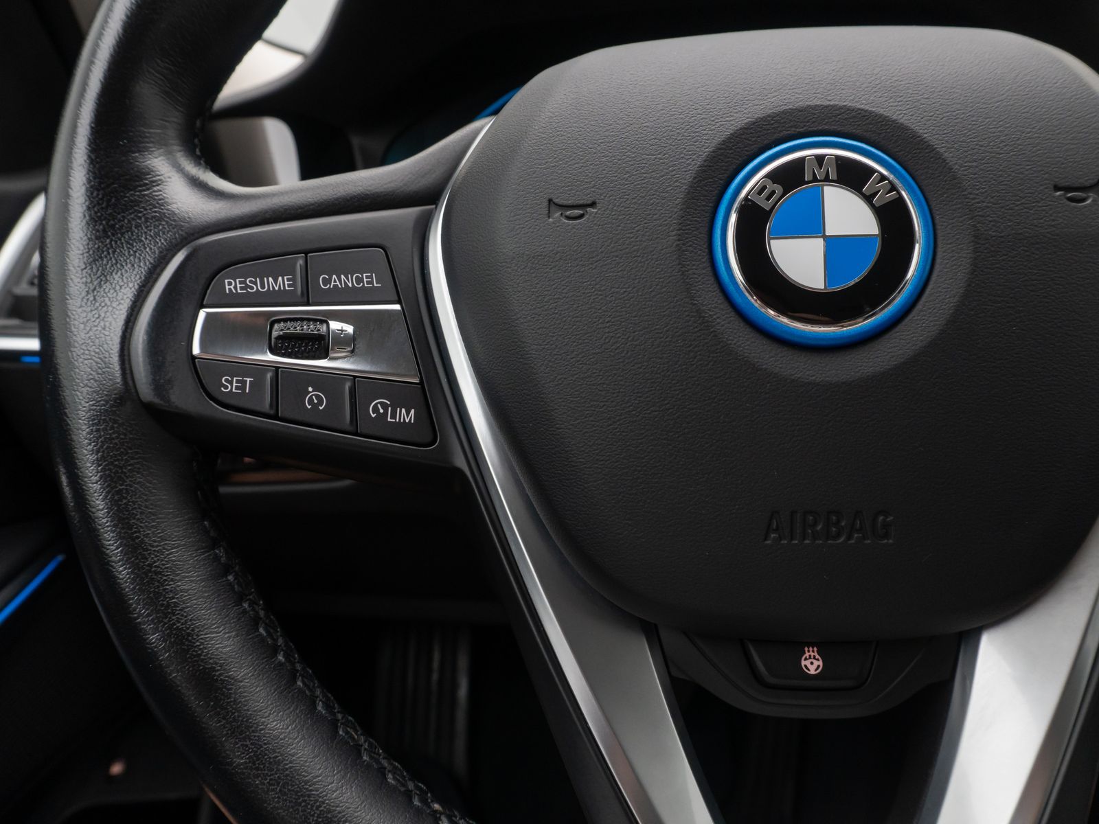 BMW 320e Sport Line - Samsaru's Car Outlet