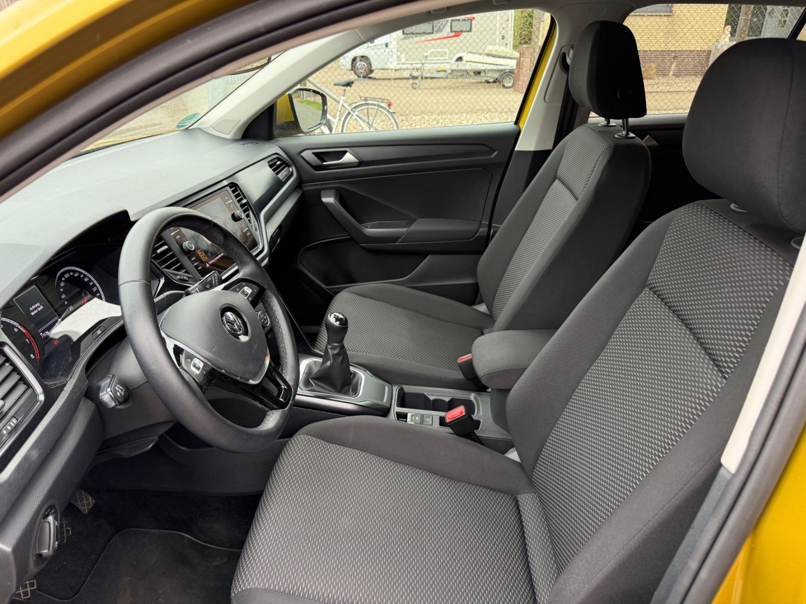 Volkswagen T-Roc 1.0 TSI - Samsaru's Car Outlet