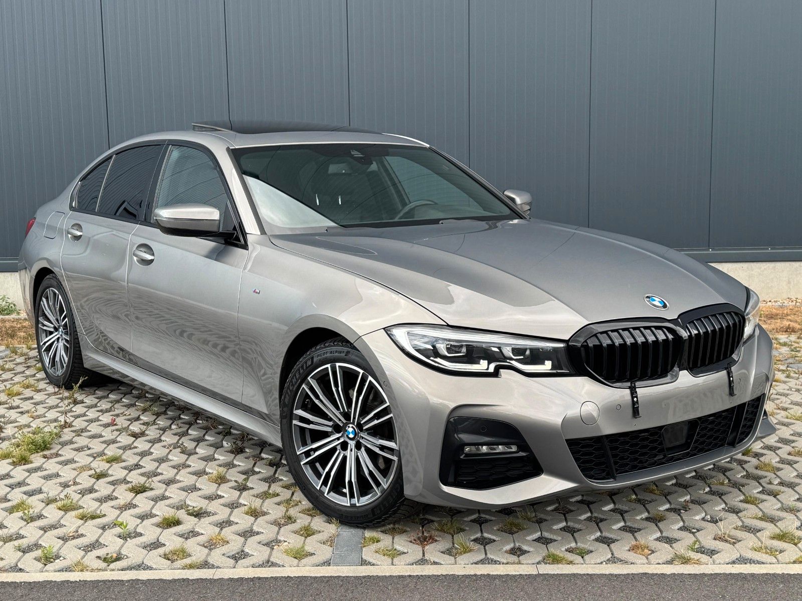 BMW Lim M Sport - Samsaru's Car Outlet