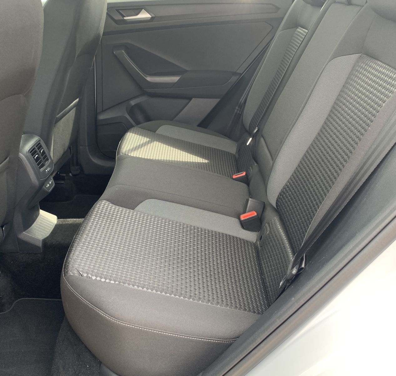Volkswagen T-Roc 1.5 TSI Active - Samsaru's Car Outlet