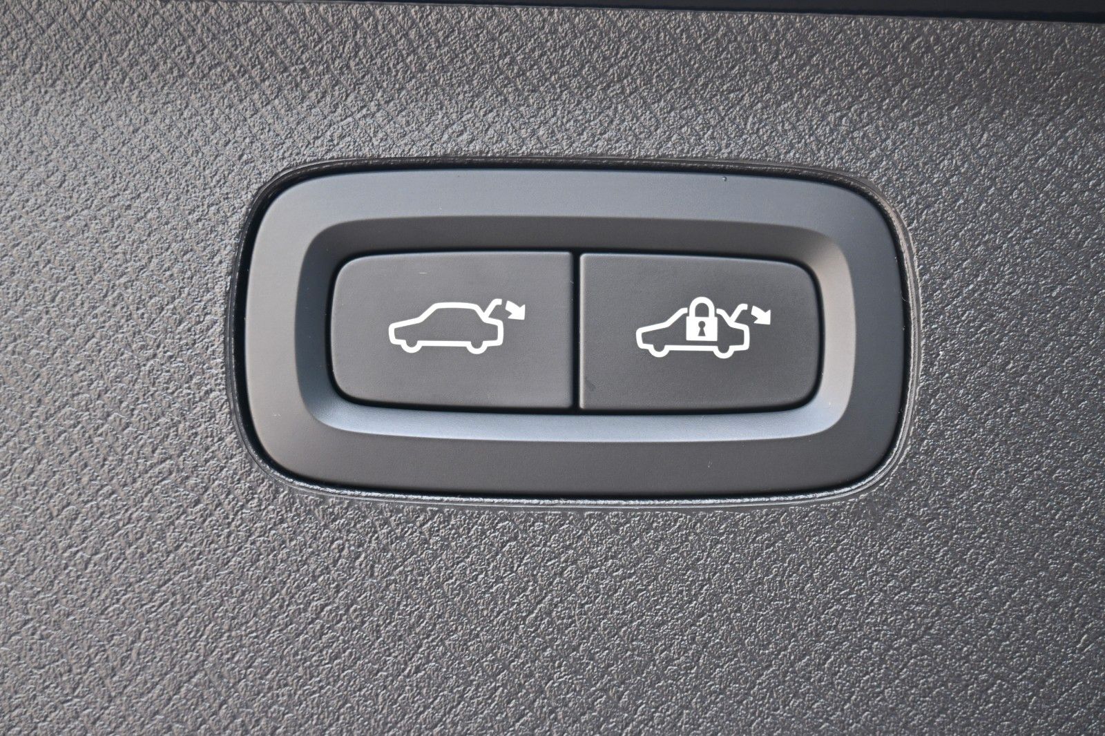 Volvo XC90 T8 Inscription - Samsaru's Car Outlet