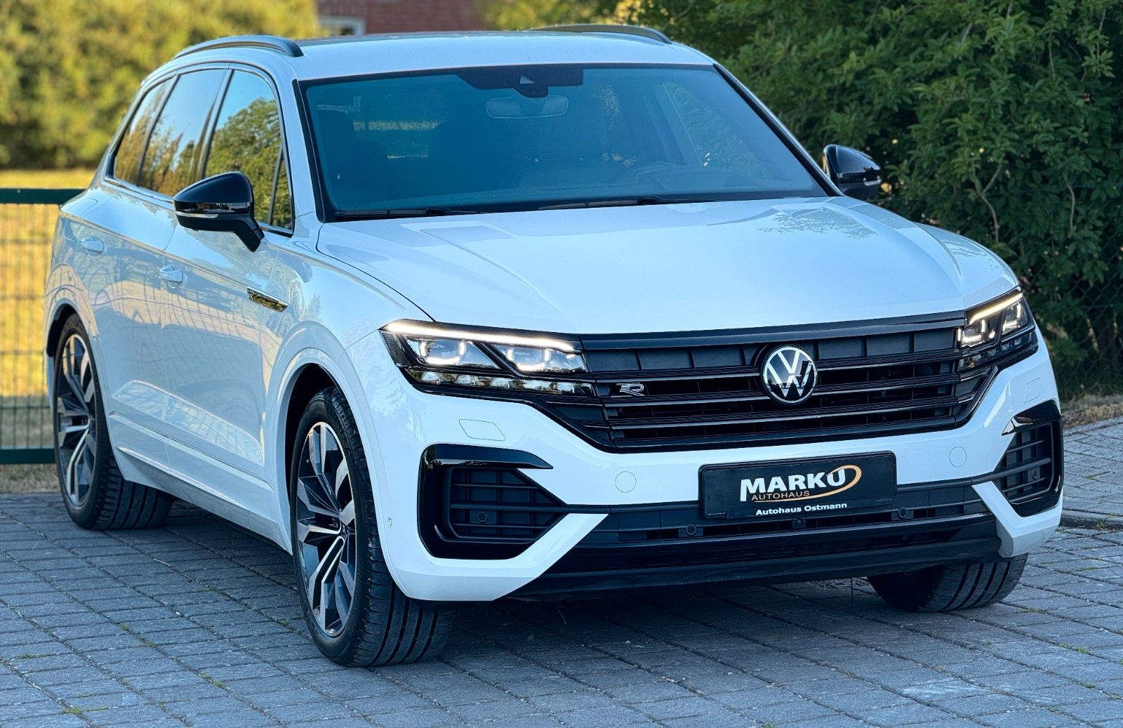 Volkswagen Touareg R-Line 4Motion - Samsaru's Car Outlet