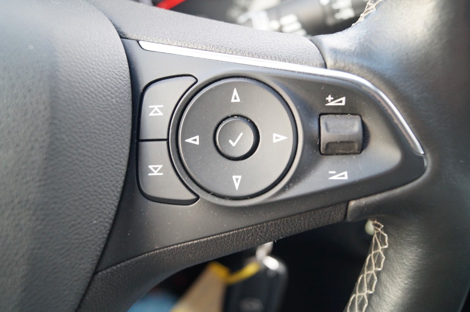 Opel Insignia B Sports Tourer Edition - Samsaru's Car Outlet