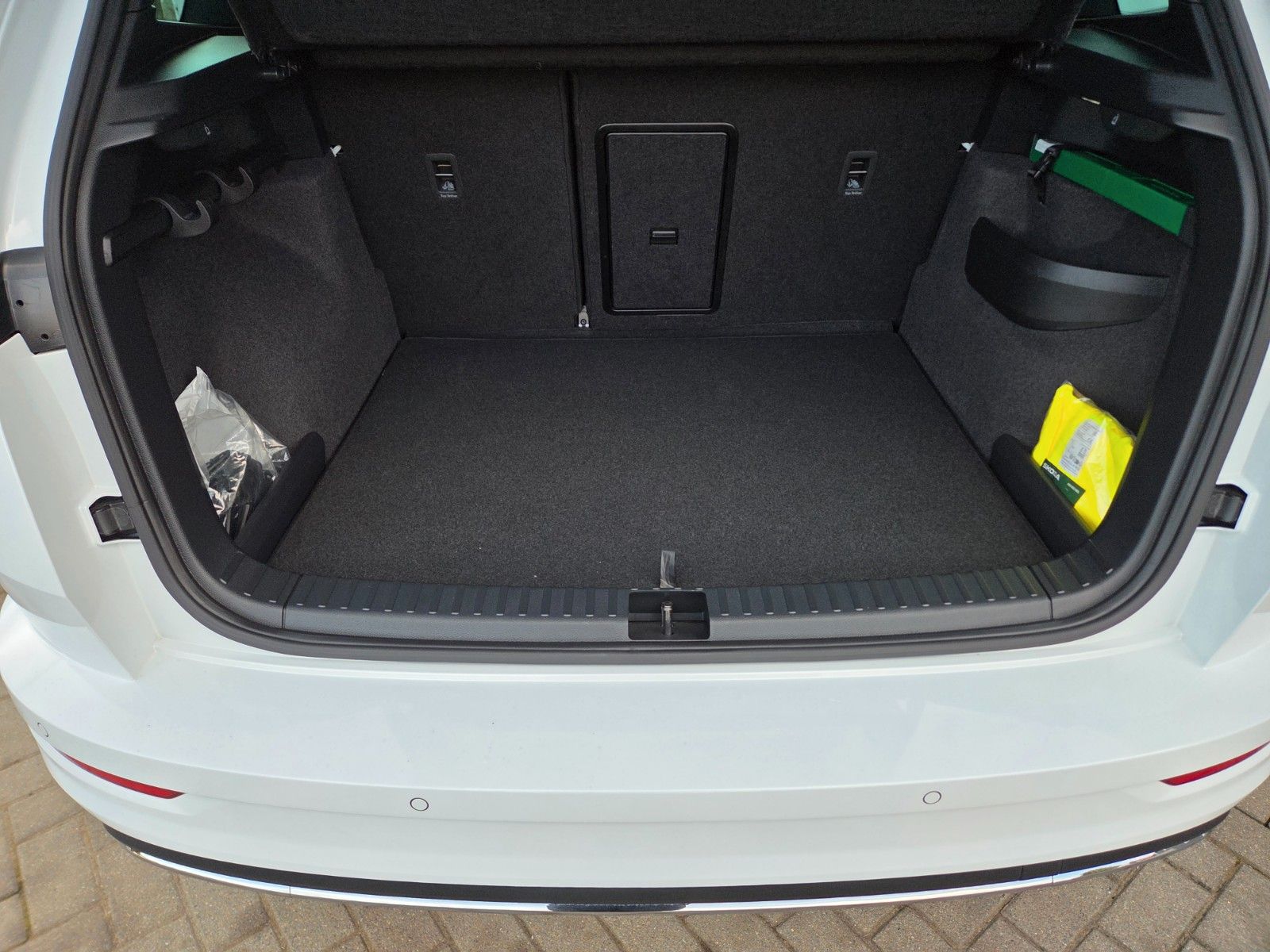 Skoda Karoq Sportline 4x4 DSG*STHEIZ*AHK*VOLL*WG-2029*