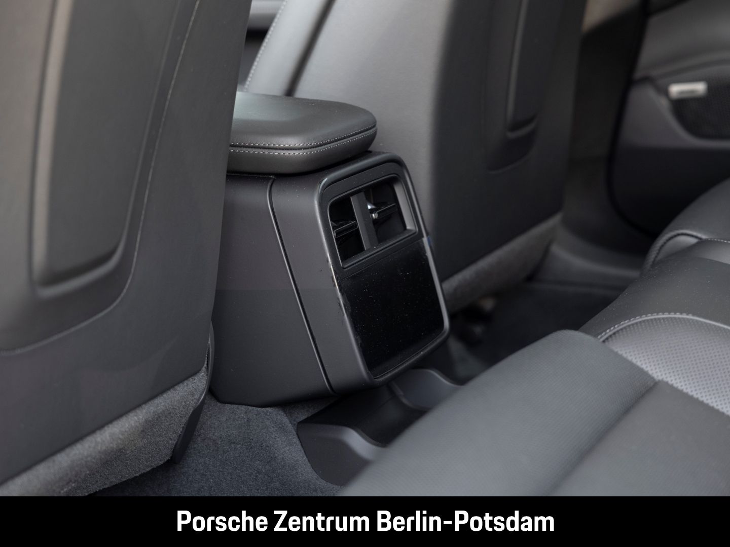 Porsche Taycan 4S Cross Turismo Soft-Close HD-Matrix
