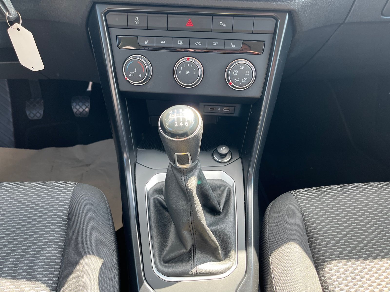 Volkswagen T-Roc 1.0TSI - Samsaru's Car Outlet