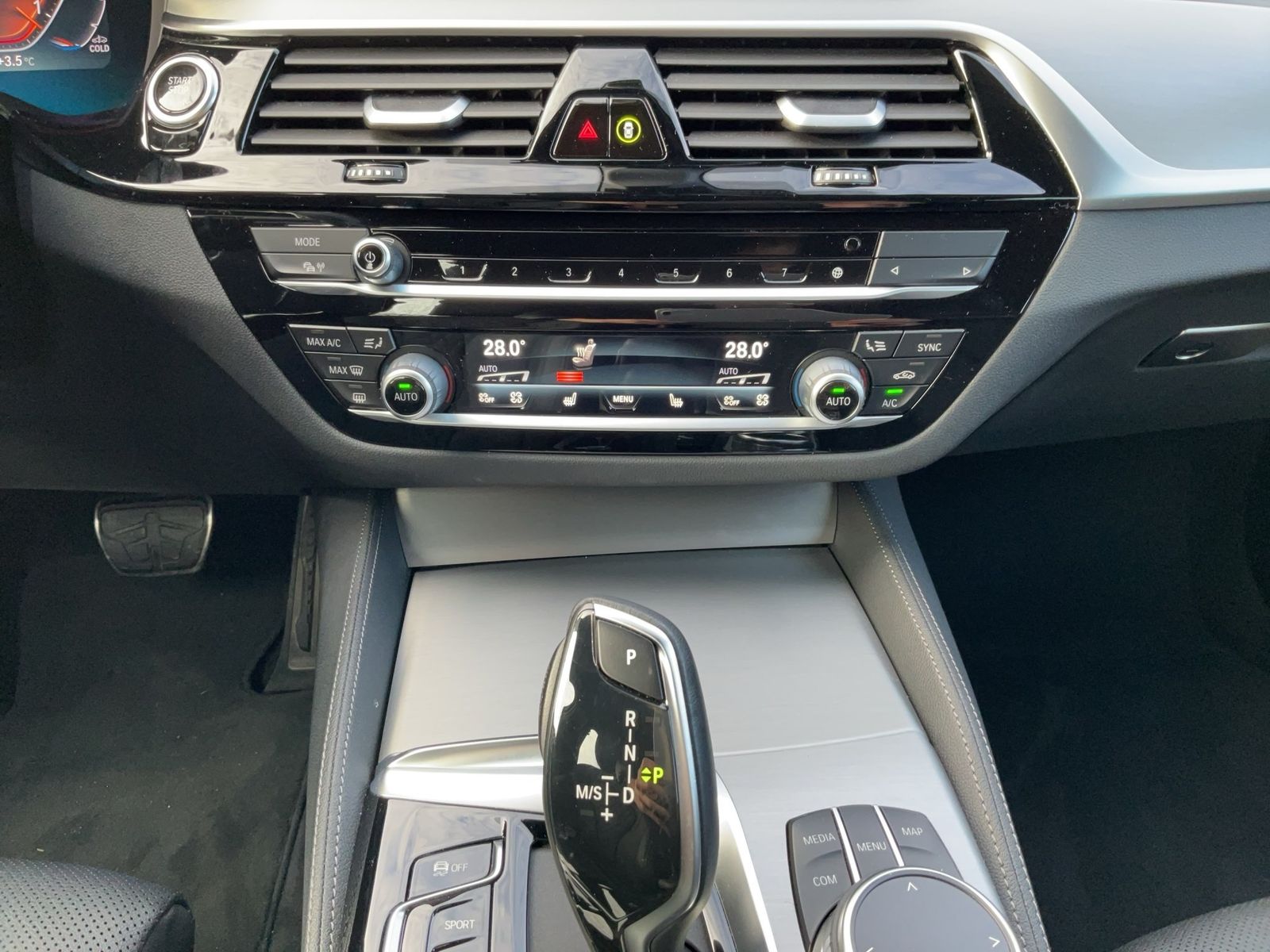 BMW 520d xDrive M SPORT RÜCKFAHR SHZ DAB